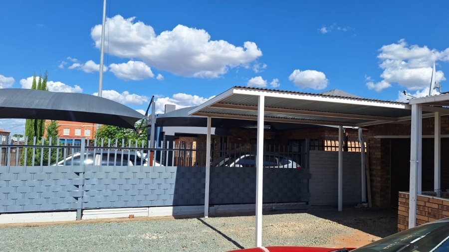 2 Bedroom Property for Sale in De Beers Northern Cape